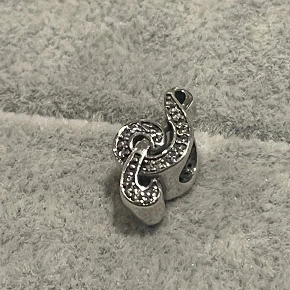 📍SOLD📍Treble Clef Charm - Picture 1 of 2